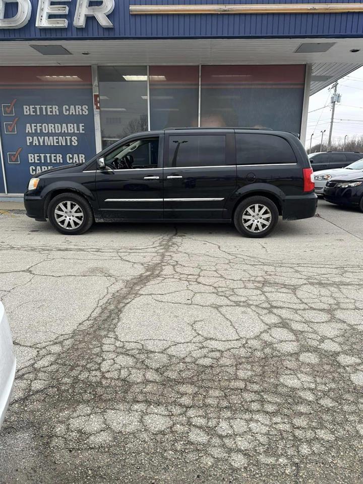 2012 Chrysler Town and Country Touring-L